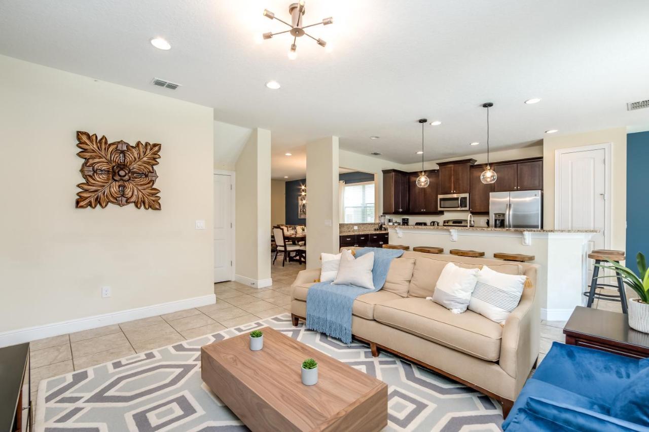 6 Bedroom Vacation With Pool