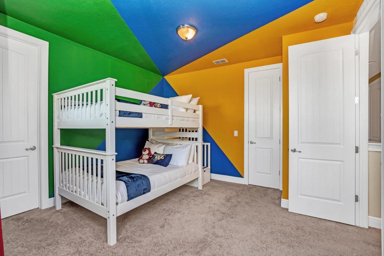 6 Bedroom Vacation With Pool Holiday home Orlando