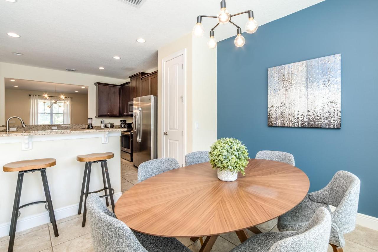 6 Bedroom Vacation With Pool * Orlando