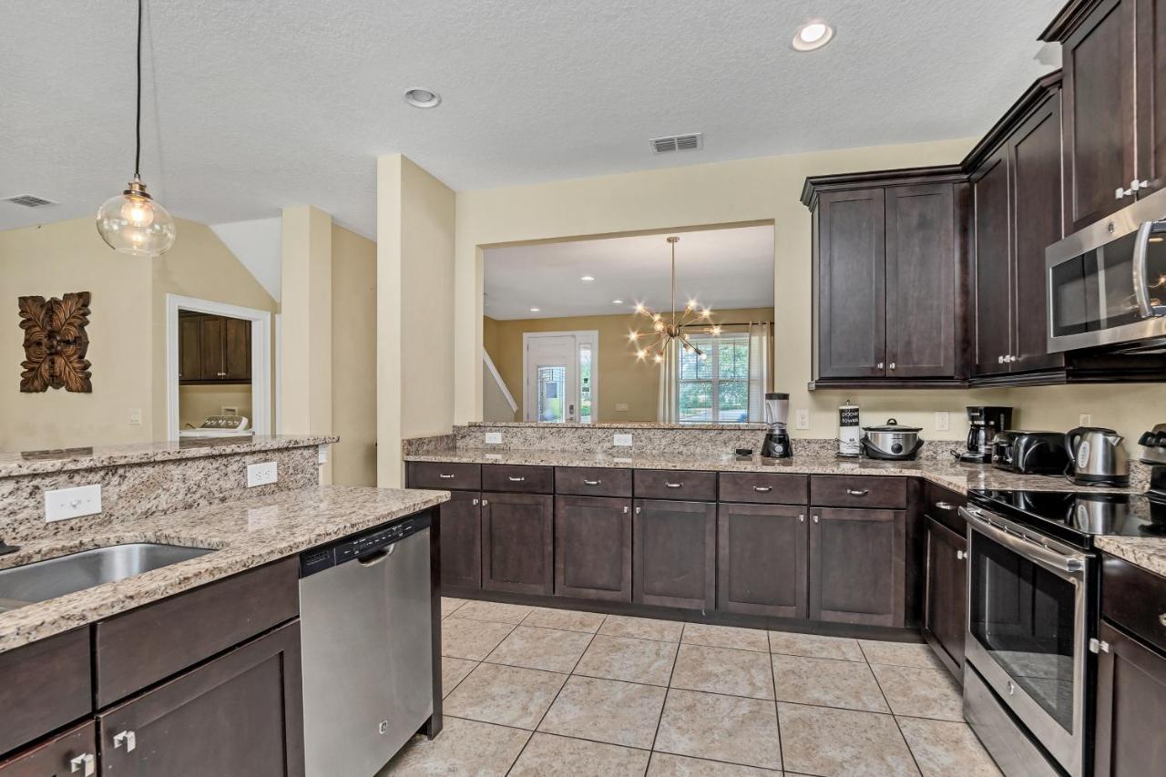 6 Bedroom Vacation With Pool * Orlando