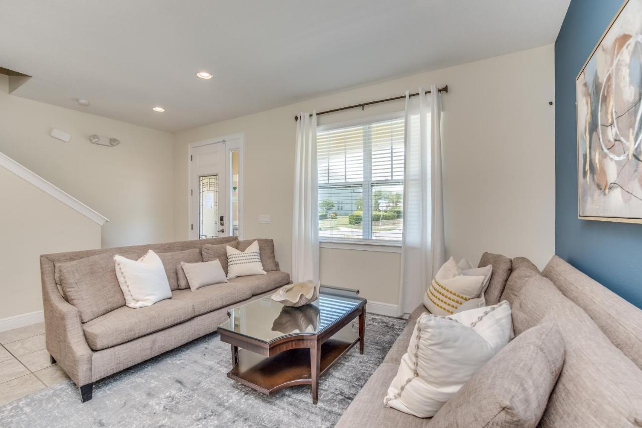 6 Bedroom Vacation With Pool Holiday home Orlando