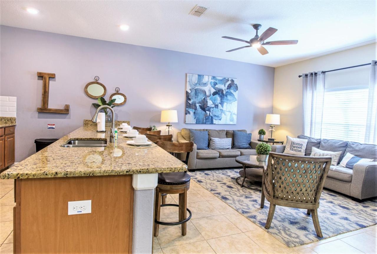 Adorable 4 Bedrooms With Pool At Storey Holiday home