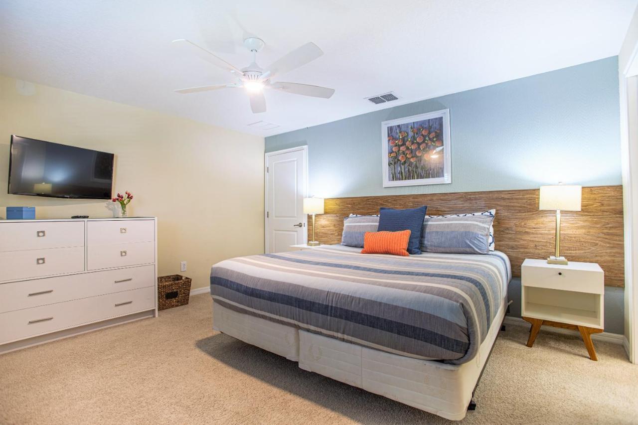 Holiday home Adorable 4 Bedrooms With Pool At Storey