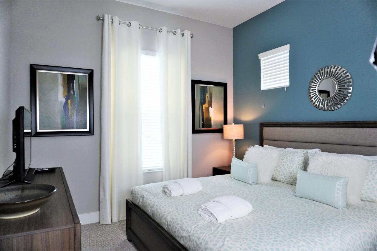 Wonderful Five En-suite Bedrooms House With Hot Tub At Summerville 2633 Holiday home