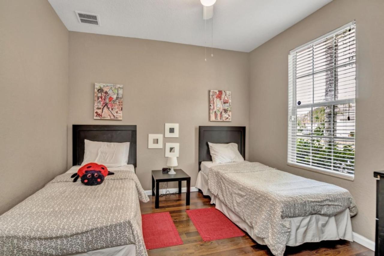 Check It Out! New Lower Pricing! 5 Bedrooms * Orlando