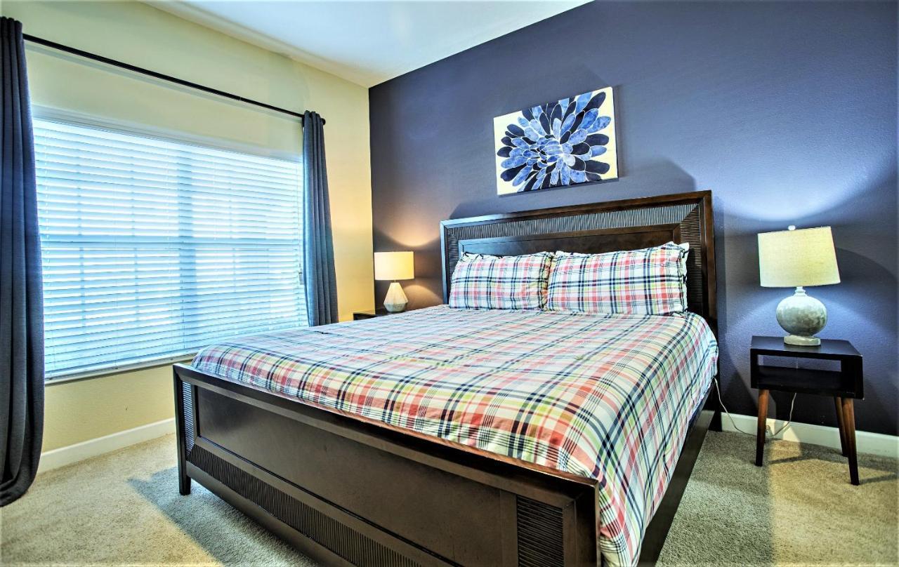 Adorable 4 Bedrooms With Pool At Storey Holiday home