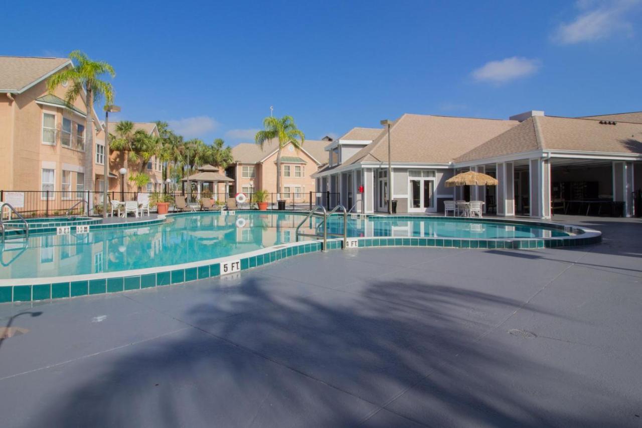 Apartment Studio With Double Bed And Community Pool Miles From Disney! *