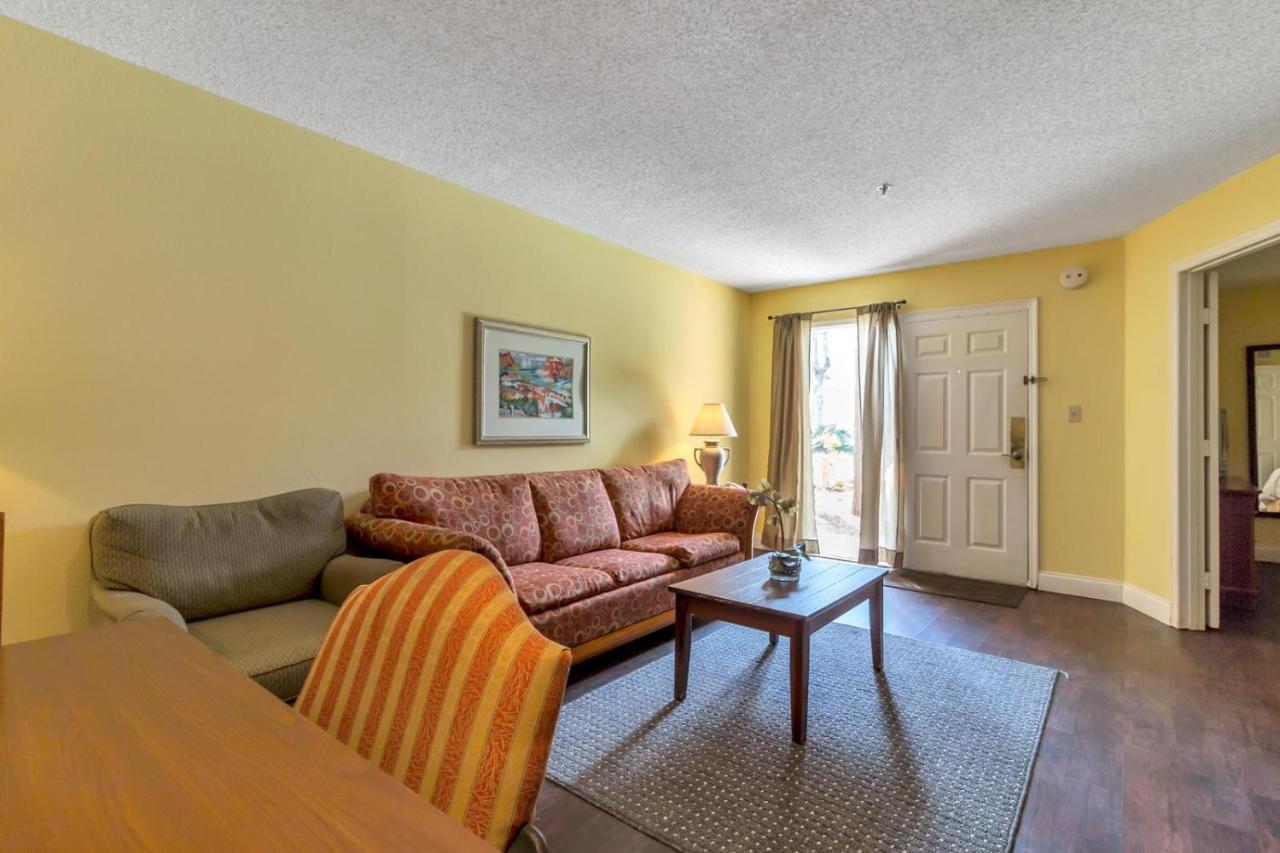 Apartment Studio With Double Bed And Community Pool Miles From Disney! Orlando