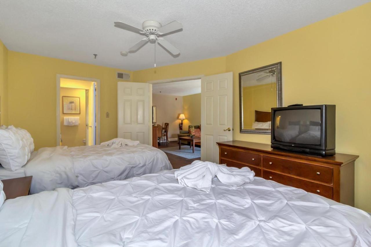 Studio With Double Bed And Community Pool Miles From Disney!
