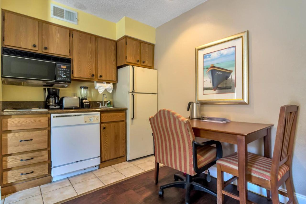 Studio With Double Bed And Community Pool Miles From Disney!