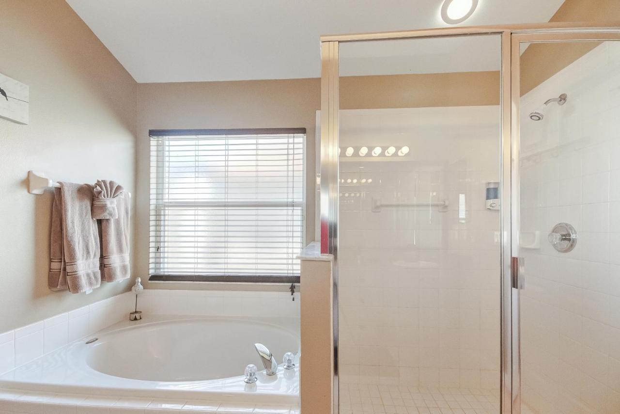Holiday home Two Master Bedrooms Pool Private Yard Orlando