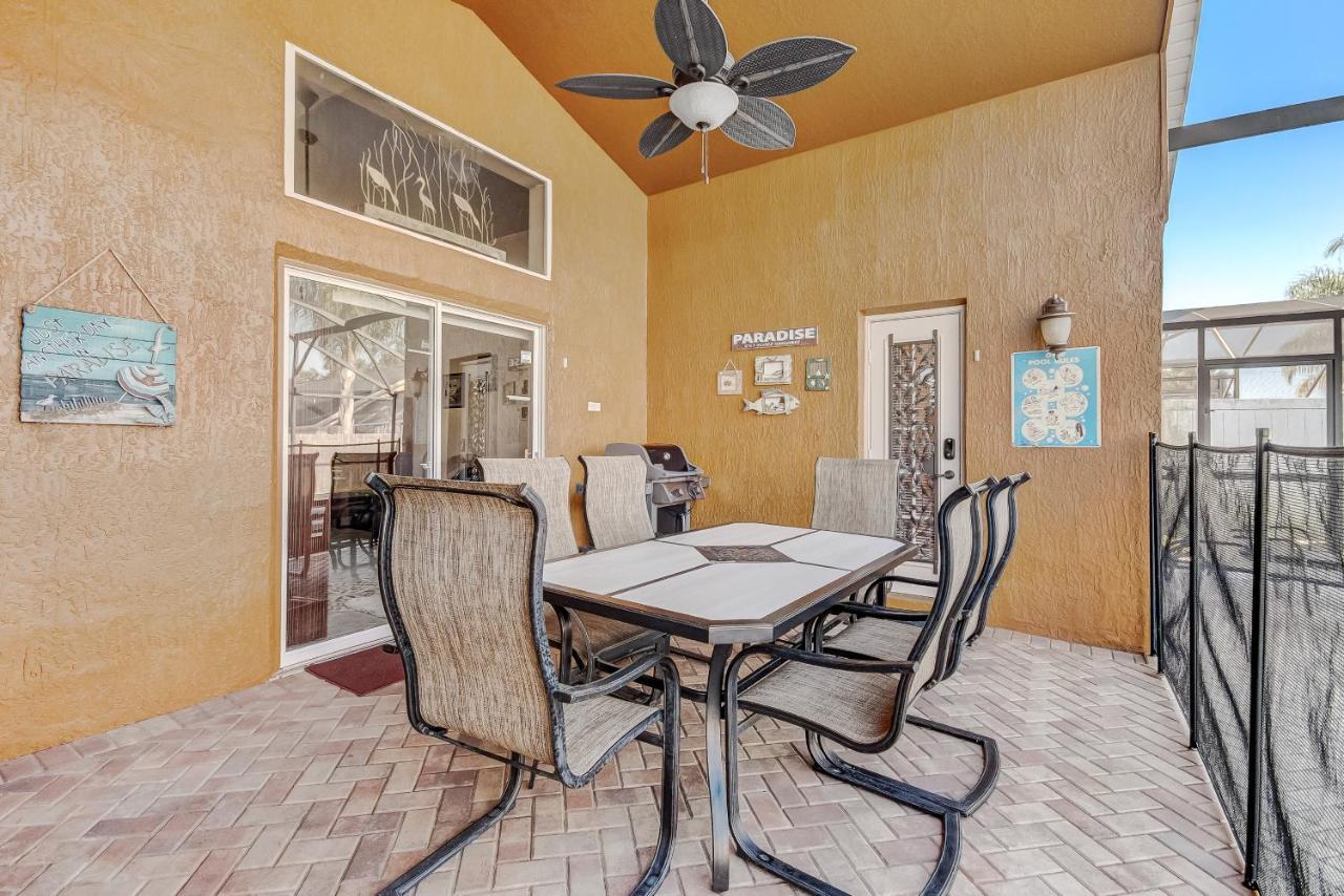 Two Master Bedrooms Pool Private Yard Holiday home Orlando