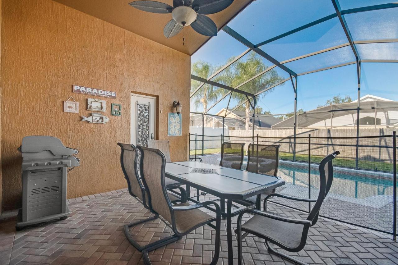 Two Master Bedrooms Pool Private Yard Holiday home *