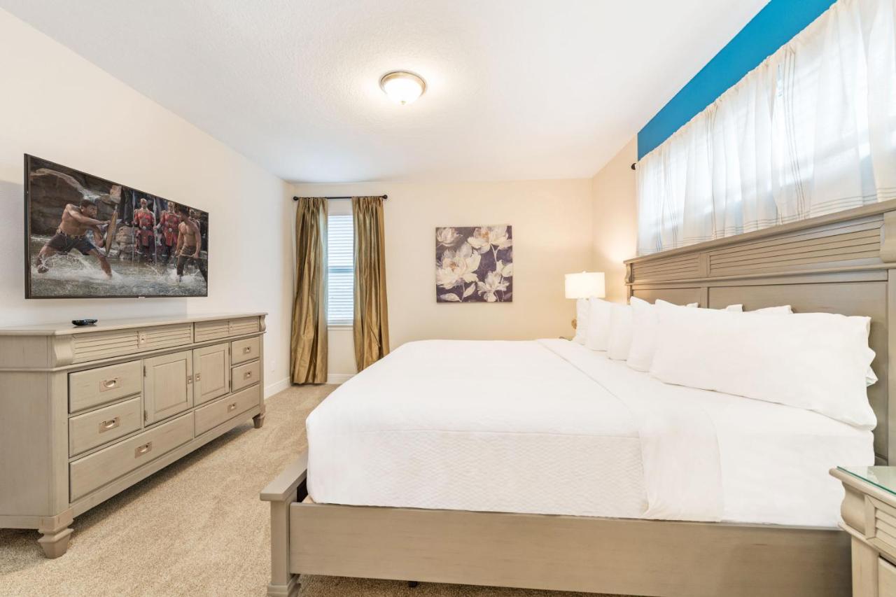 Spacious With Game By Rentyl Near - 241s Holiday home