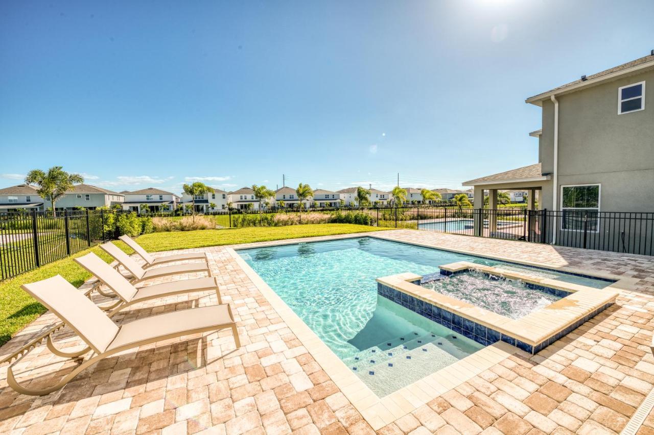 Spacious With Game By Rentyl Near - 241s Holiday home *