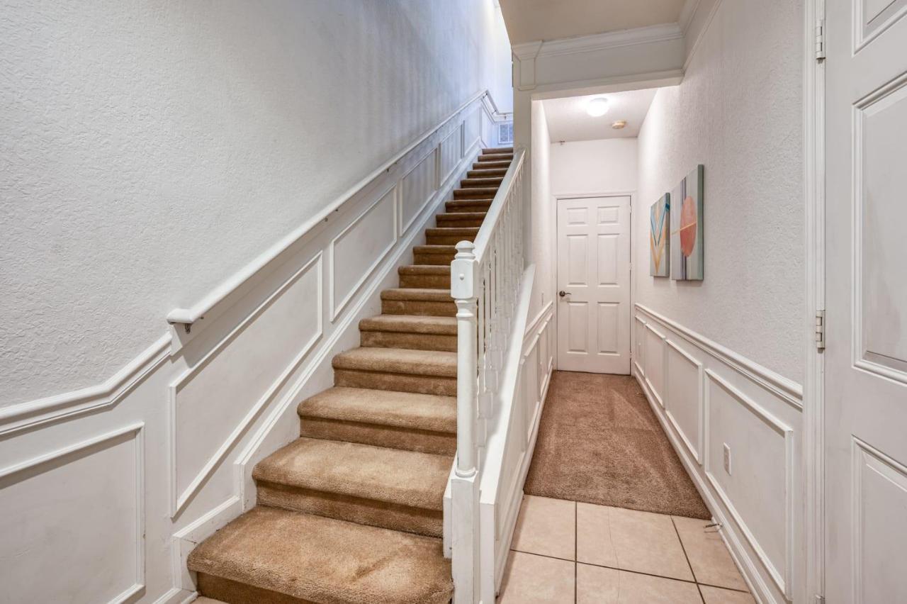 Super Pleasant Centrally Located In Holiday home *