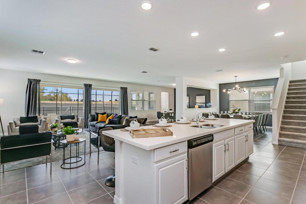 Exceptional! 9bed 6ba Games, Pool 1564n Villa Orlando
