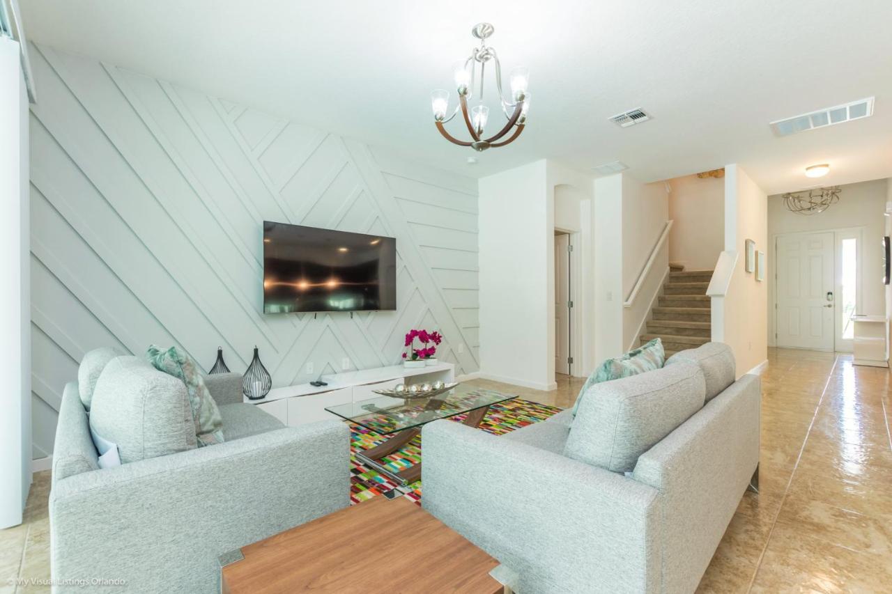 Spacious And Modern 8 Bedroom 5 Bathroom Villa