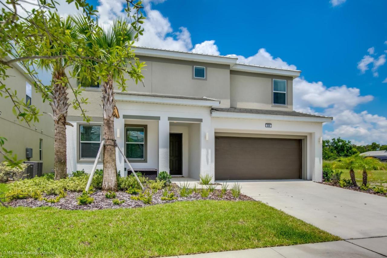 Spacious And Modern 8 Bedroom 5 Bathroom Villa *