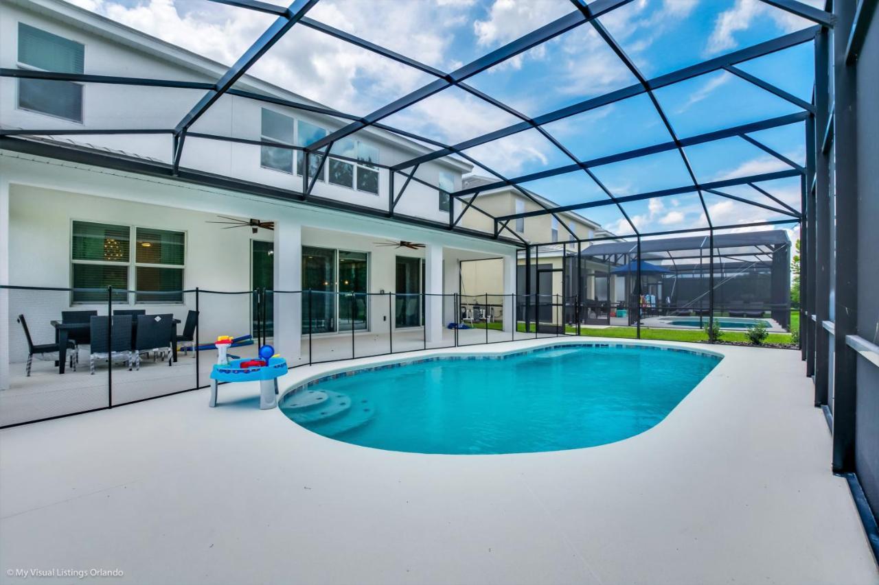 Spacious And Modern 8 Bedroom 5 Bathroom Villa Orlando