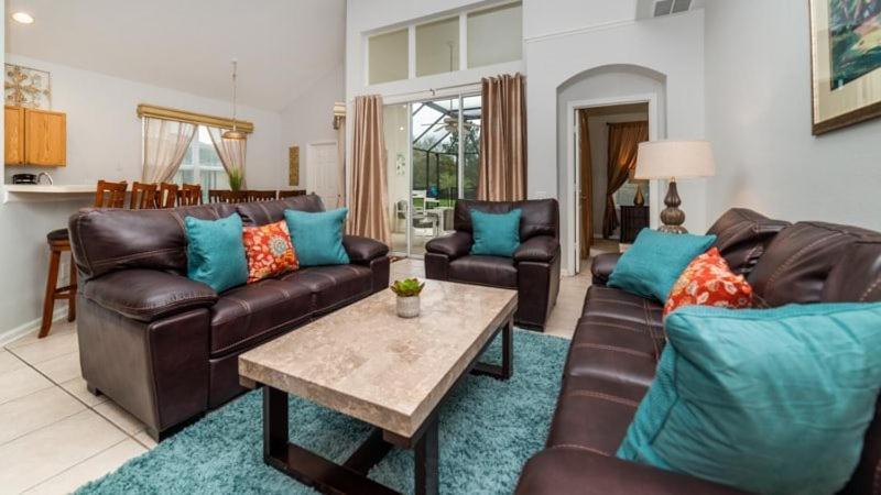 Gated 6 Bed 4 Bath With South Facing Pool