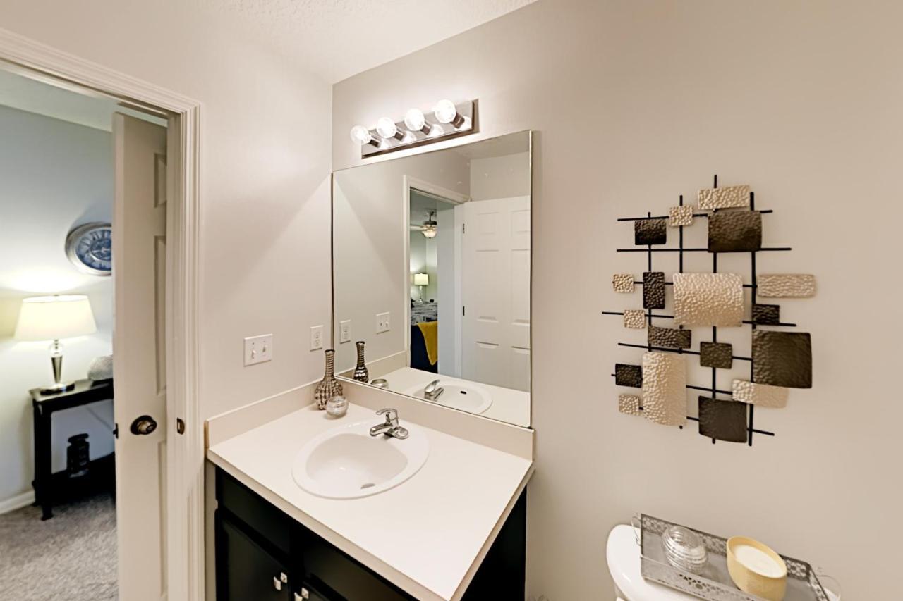 Holiday home Renovated Emerald Island Gem, Heated Pool & Tennis Townhouse
