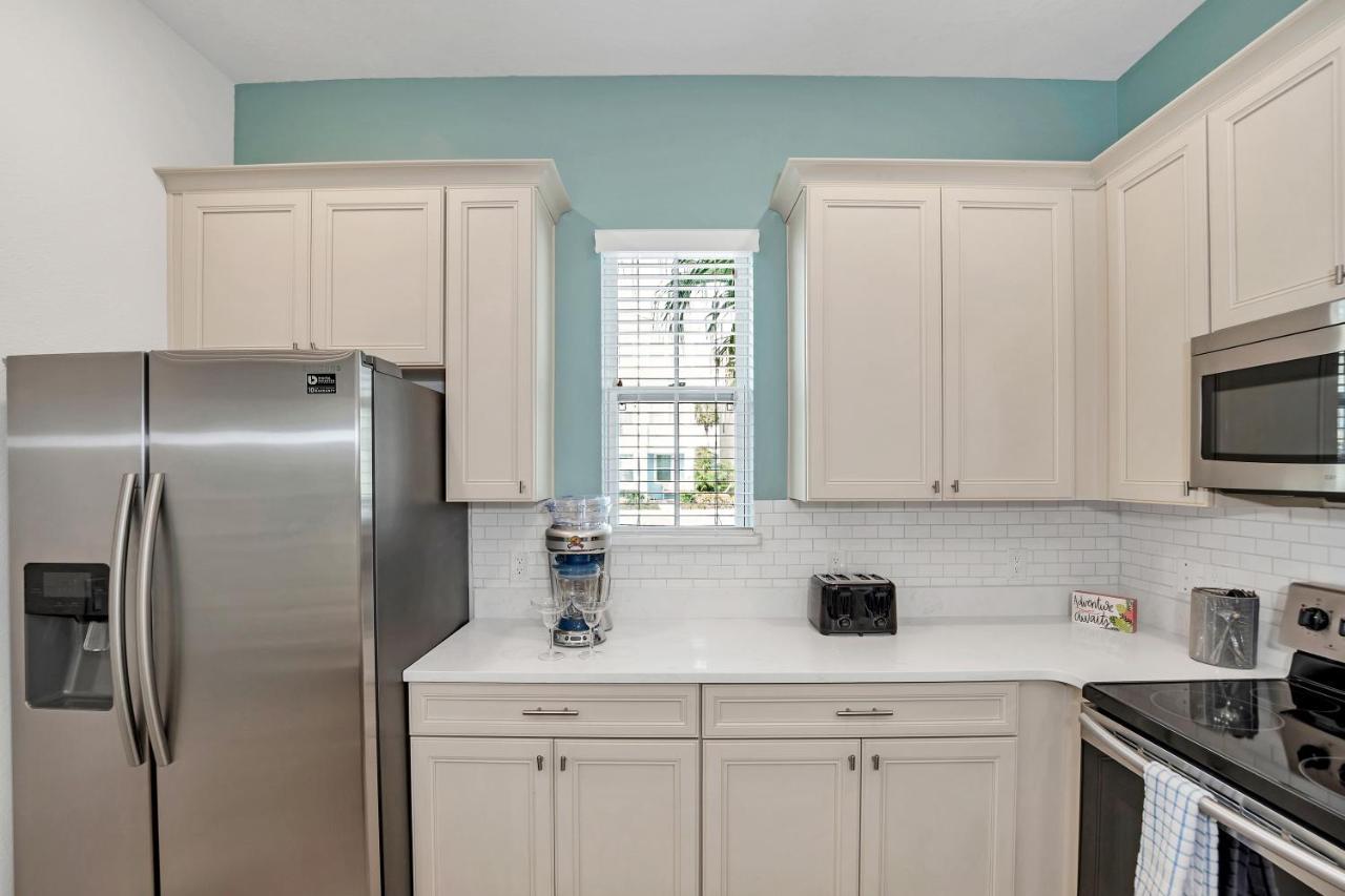 8034 Surf Street * Orlando
