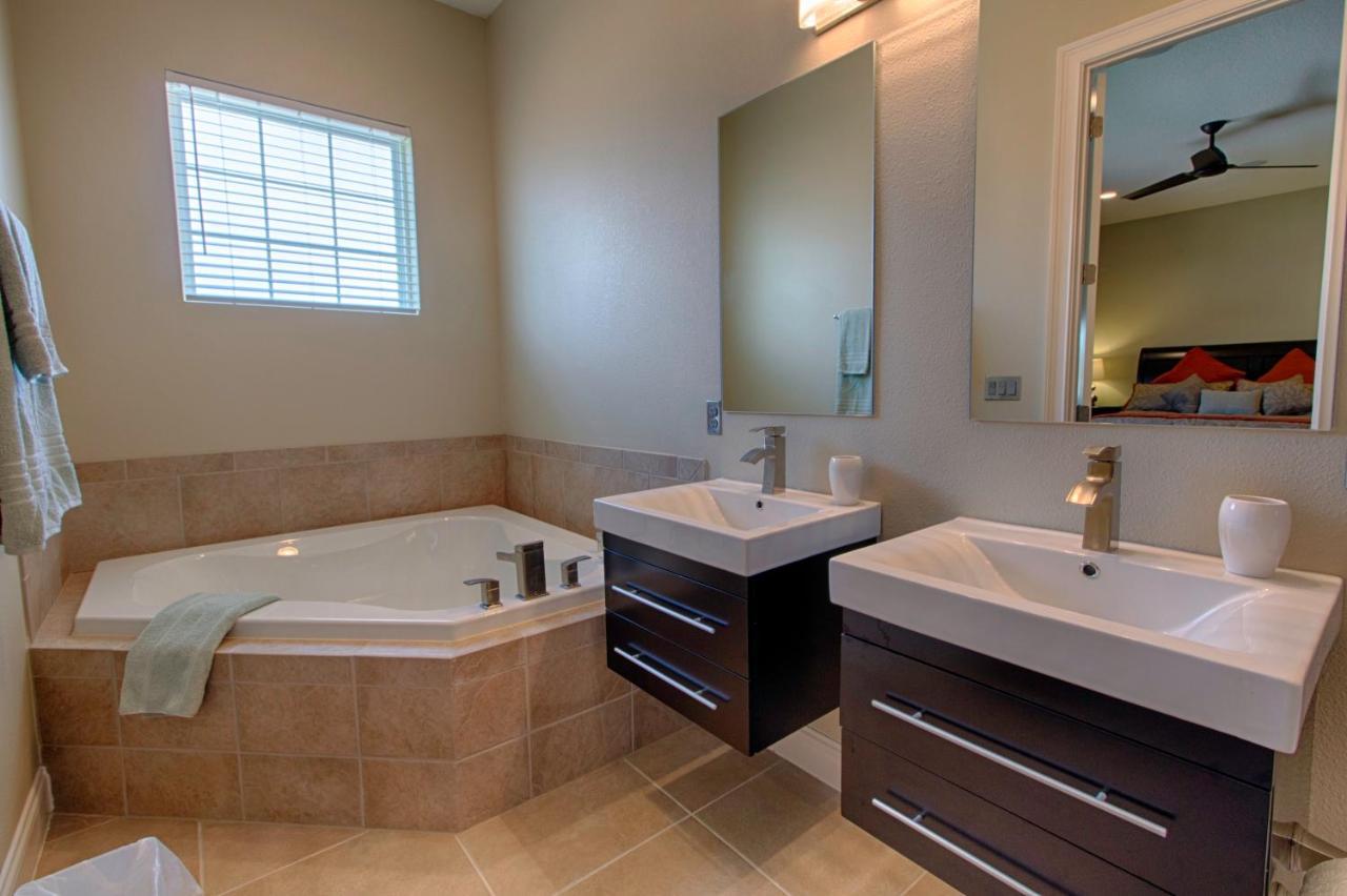 Mickey's Atlantis: Luxury Disney-area Mansion With Pool, Hot Tub & Entertainment Holiday home Orlando