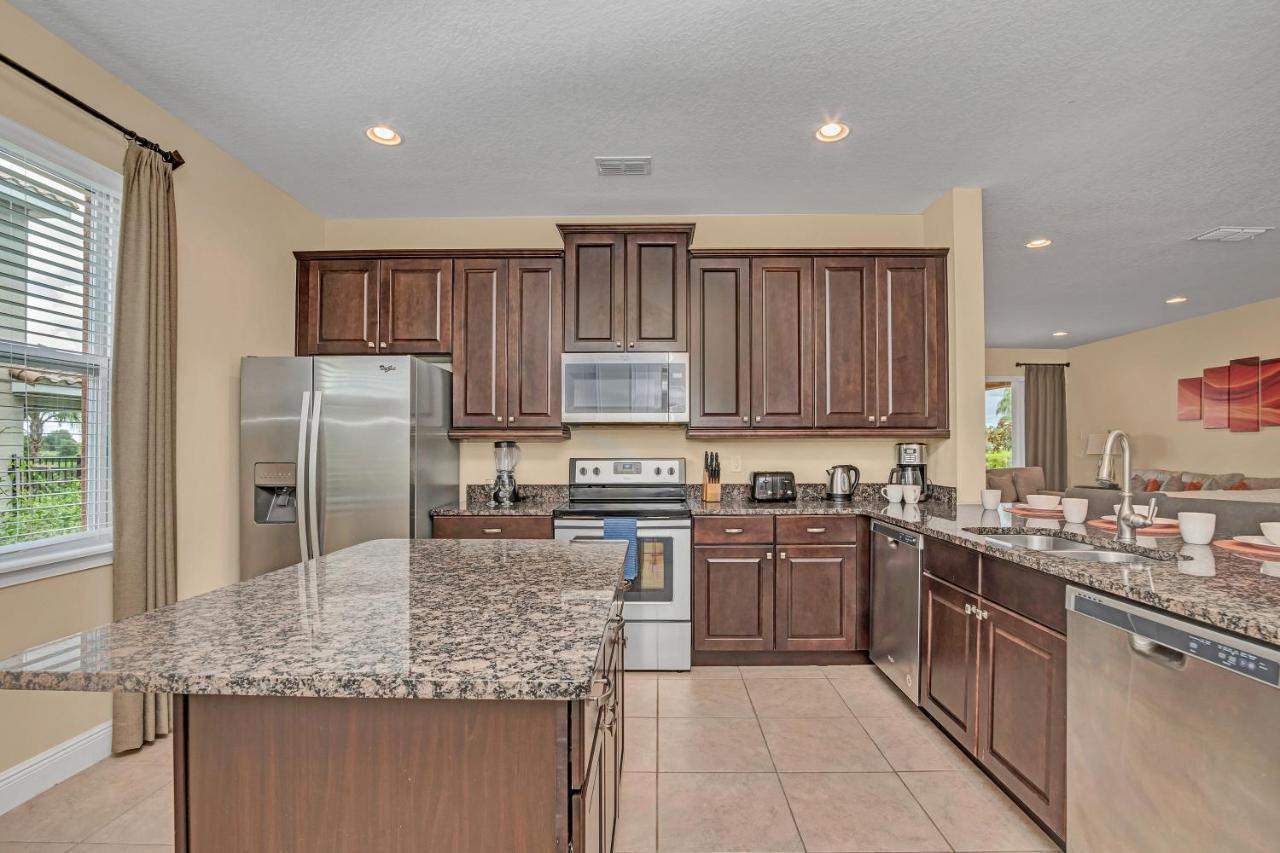 Modern Wprivate Pool And Air Hockey Table Holiday home Orlando