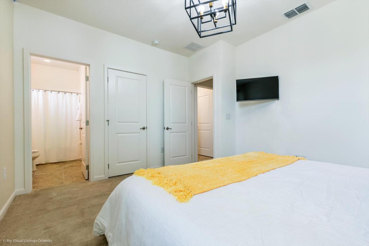 Spacious And Modern 8 Bedroom 5 Bathroom Villa
