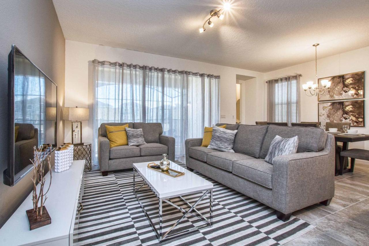 5 Bedrooms Townhome W- Splashpool - 8205sa Holiday home Orlando