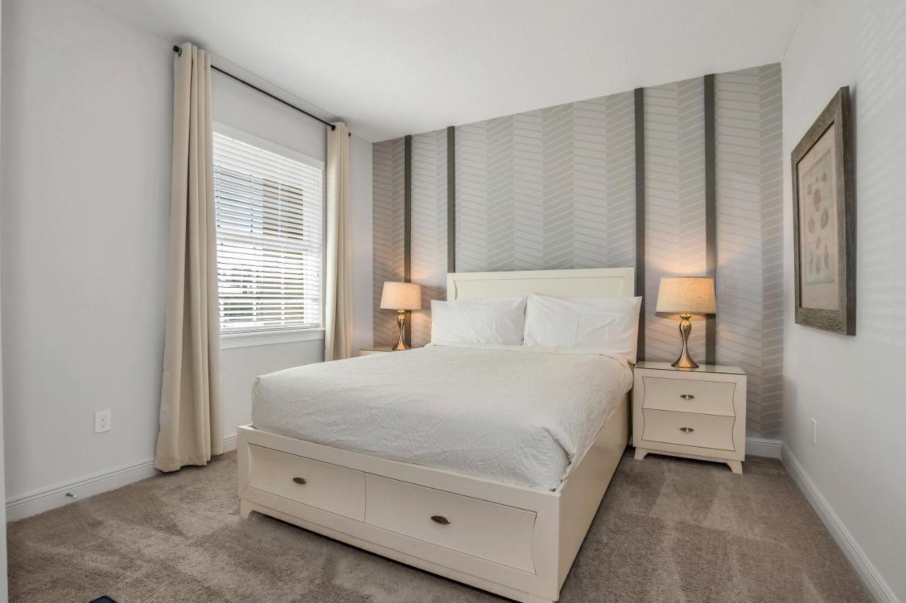 7617 Wilmington Loop Villa *