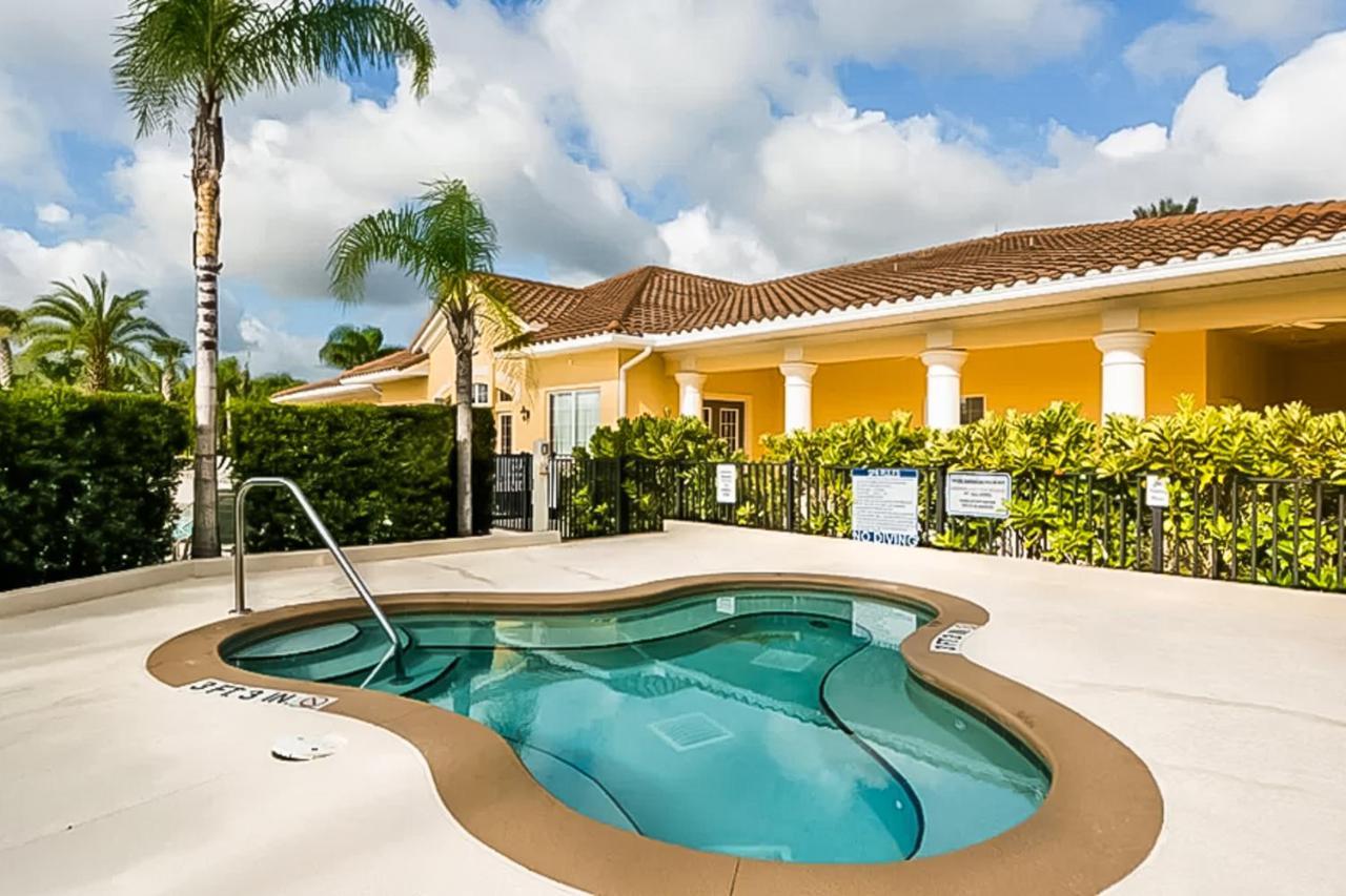 Oakwater Getaways *