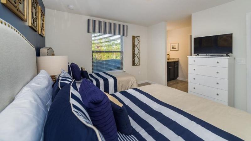 Holiday home Stunning 8 Bedroom 6 Bath Pool At Windsor At Westside *