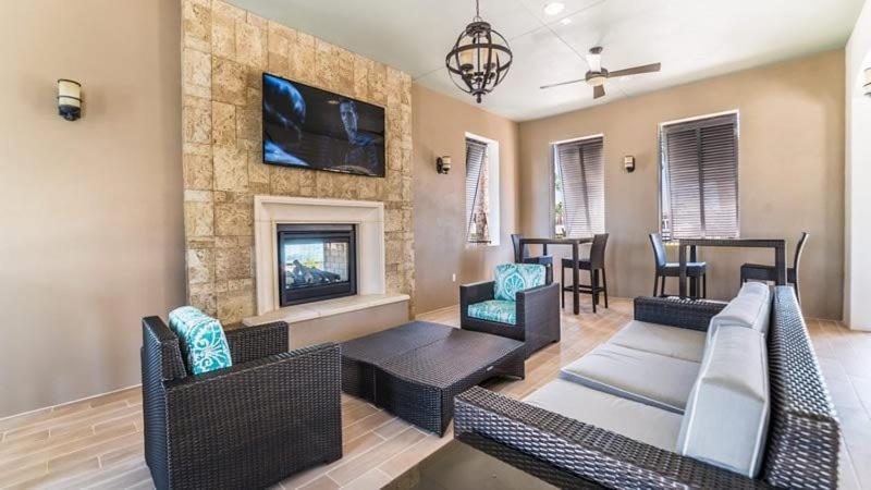 Stunning 8 Bedroom 6 Bath Pool At Windsor At Westside