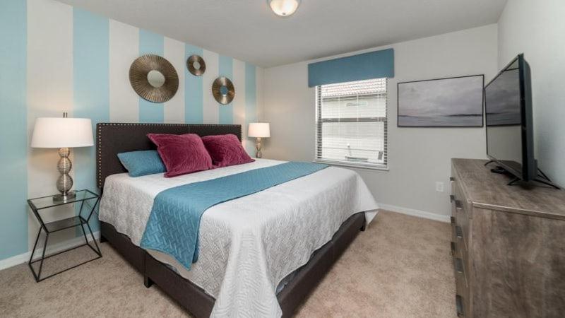 Amazing 6 Bedroom 4.5 Bath Windsor At Westside Pool