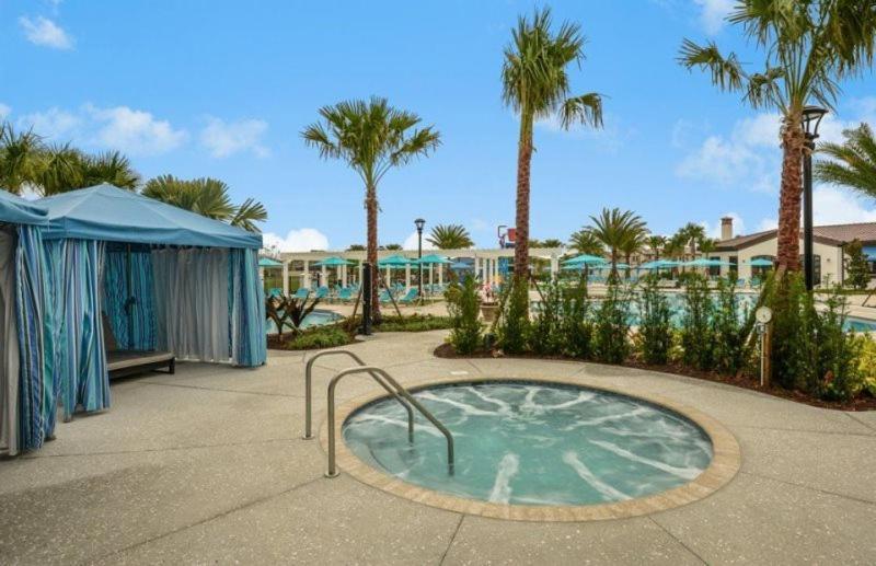 Holiday home Amazing 6 Bedroom 4.5 Bath Windsor At Westside Pool