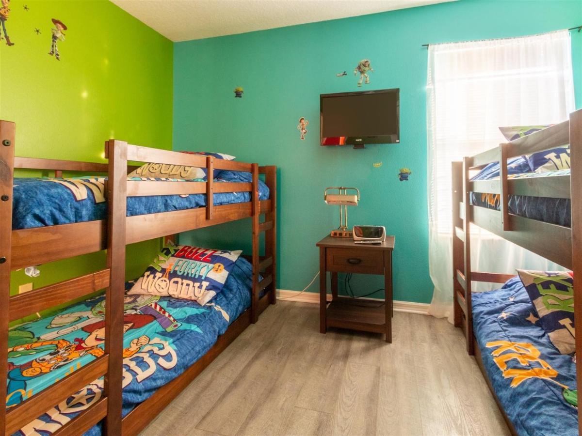 7 Bedrooms In Large Private Vacation By Florida Dream Homes Holiday home *