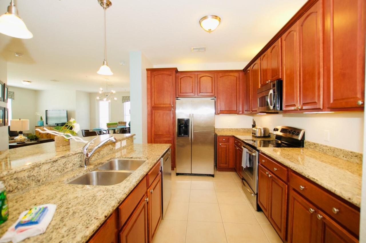 Vista Cay Luxury Lakeview 4 Bedroom
