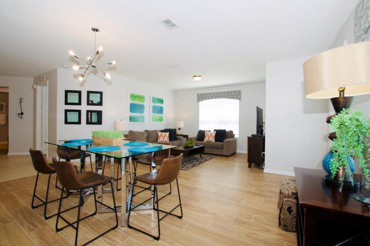 Vista Cay Luxury Lakeview 4 Bedroom Apartment *