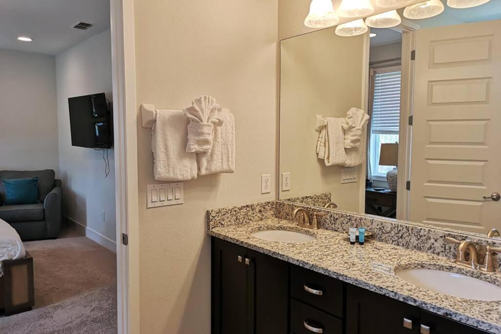 Holiday home Luxurious Modern Near Disney With Theater, Pool And Spa In Encore At Reunion Orlando