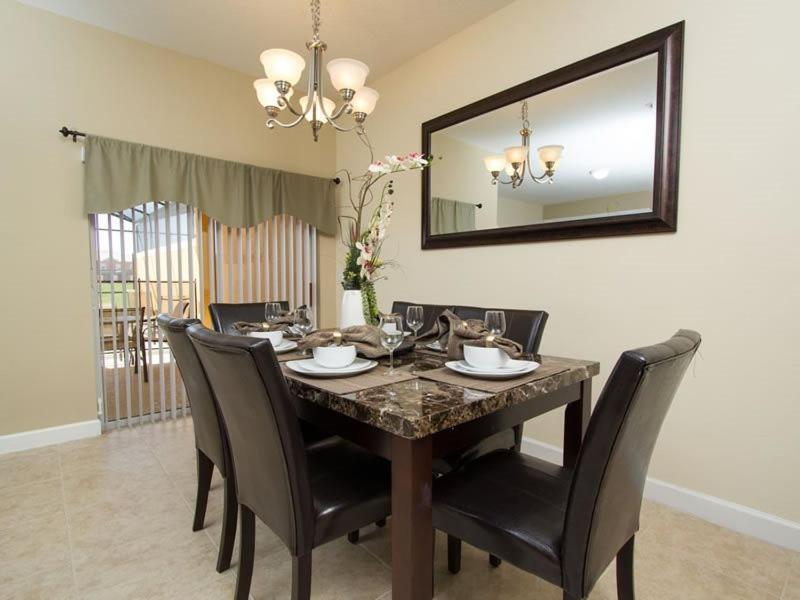 4 Bedroom 3 Bath Town In The Paradise Palms *