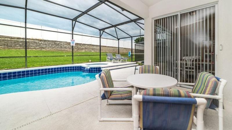 Holiday home Stunning 4 Bedroom 3 Bath Pool In Windsor Palms