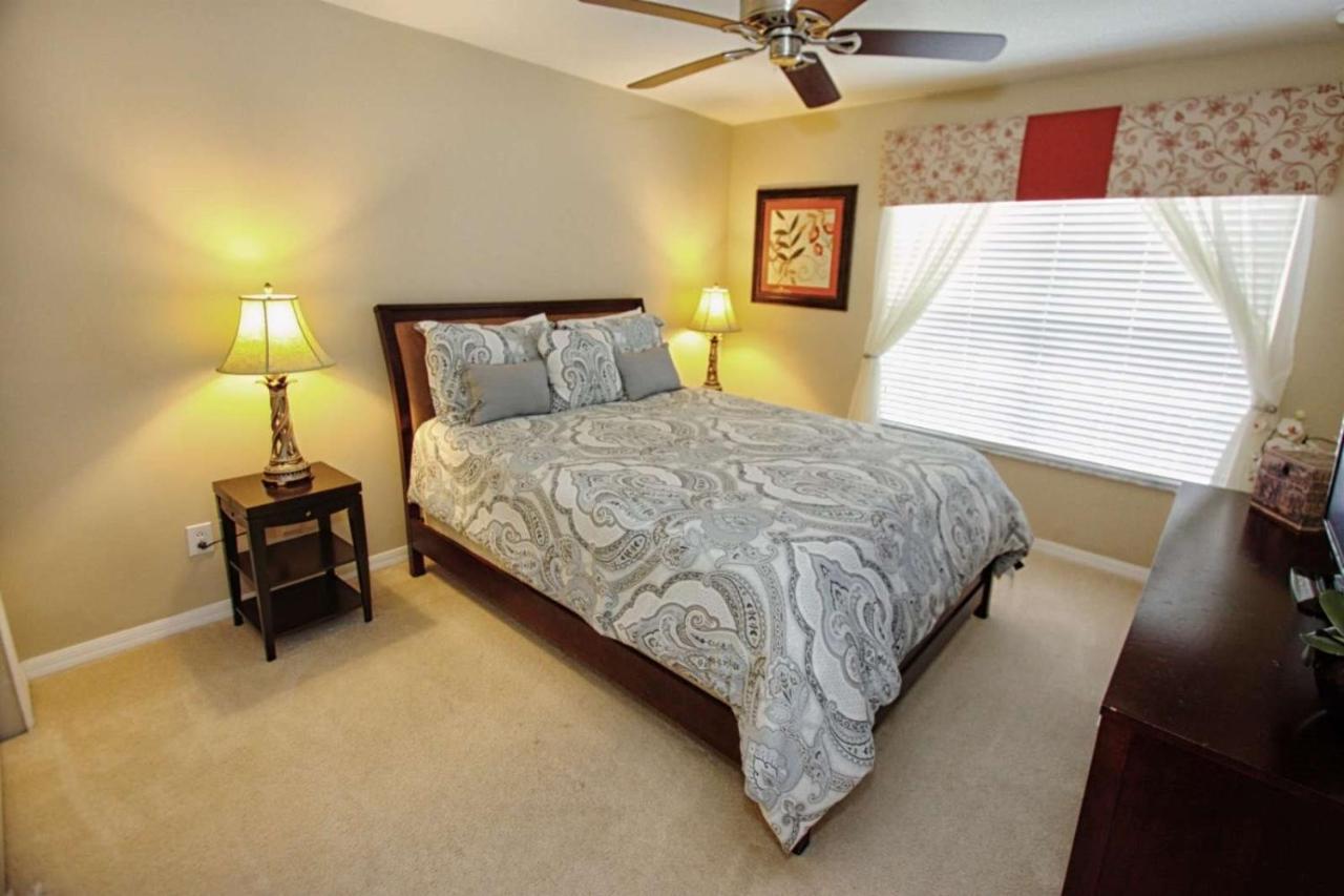 Lovely 4 Bedroom 3 Bath Town With Private Pool Orlando