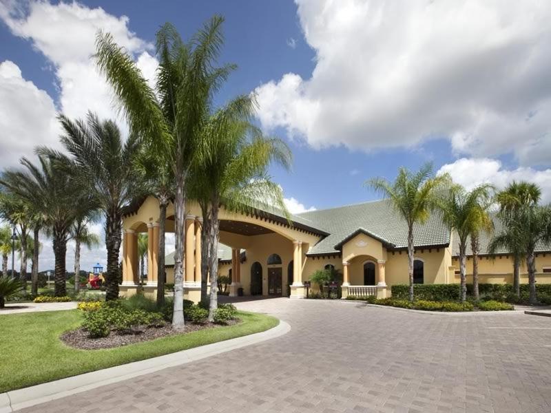 4 Bedroom 3 Bath Town In The Paradise Palms Holiday home