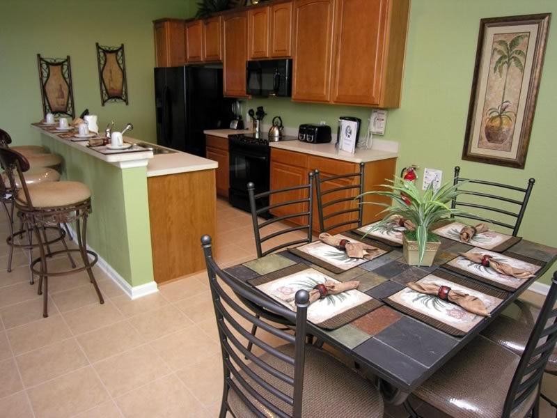 Luxury 4 Bedroom 4 Bath Home With Private Pool & Spa Holiday home Orlando