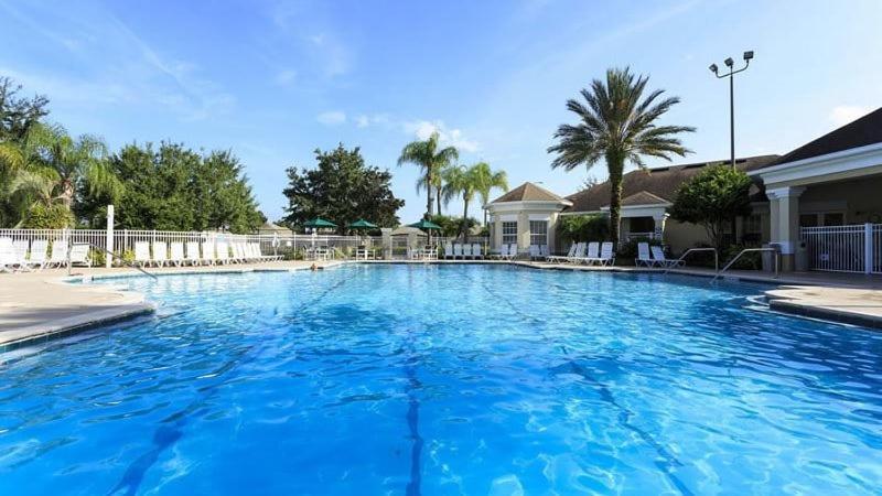 Beautiful 6 Bedroom 4 Bath Pool In Gated Holiday home *