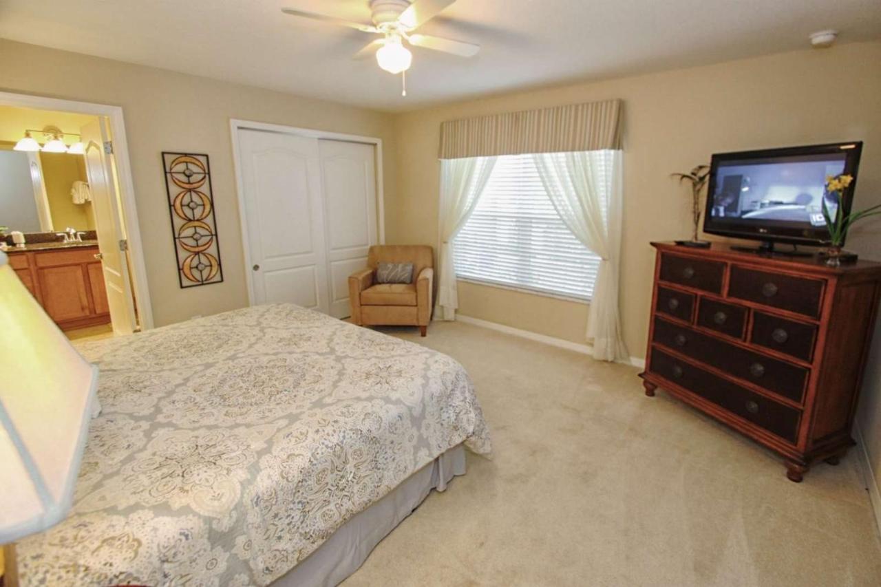 Lovely 4 Bedroom 3 Bath Town With Private Pool Orlando