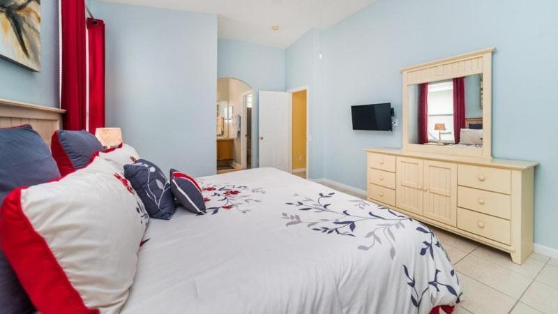 Holiday home Stunning 4 Bedroom 3 Bath Pool In Windsor Palms