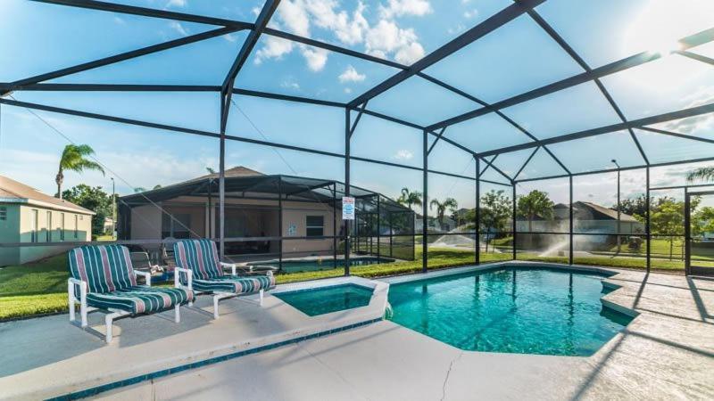 Elegant 4 Bedroom With South Facing Pool In Kissimmee Holiday home Orlando